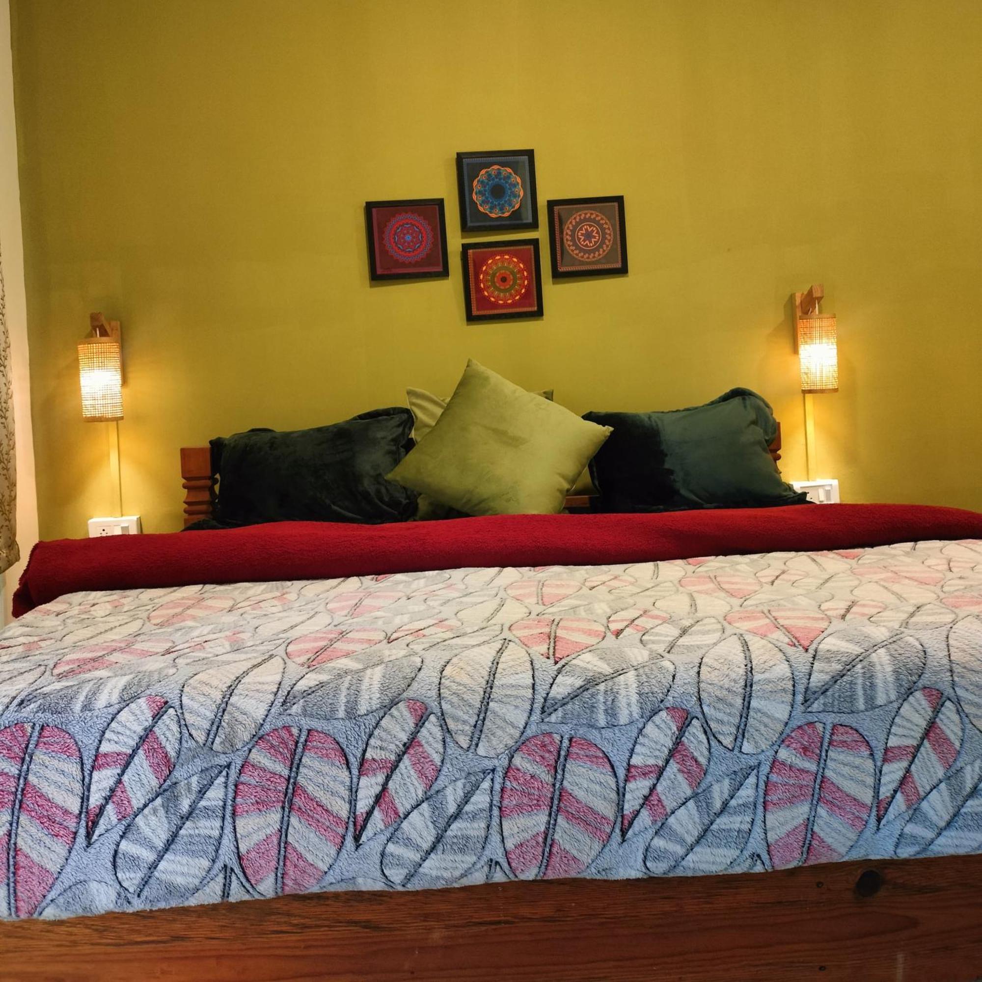 Hotel The Alpine Vista Almora Esterno foto
