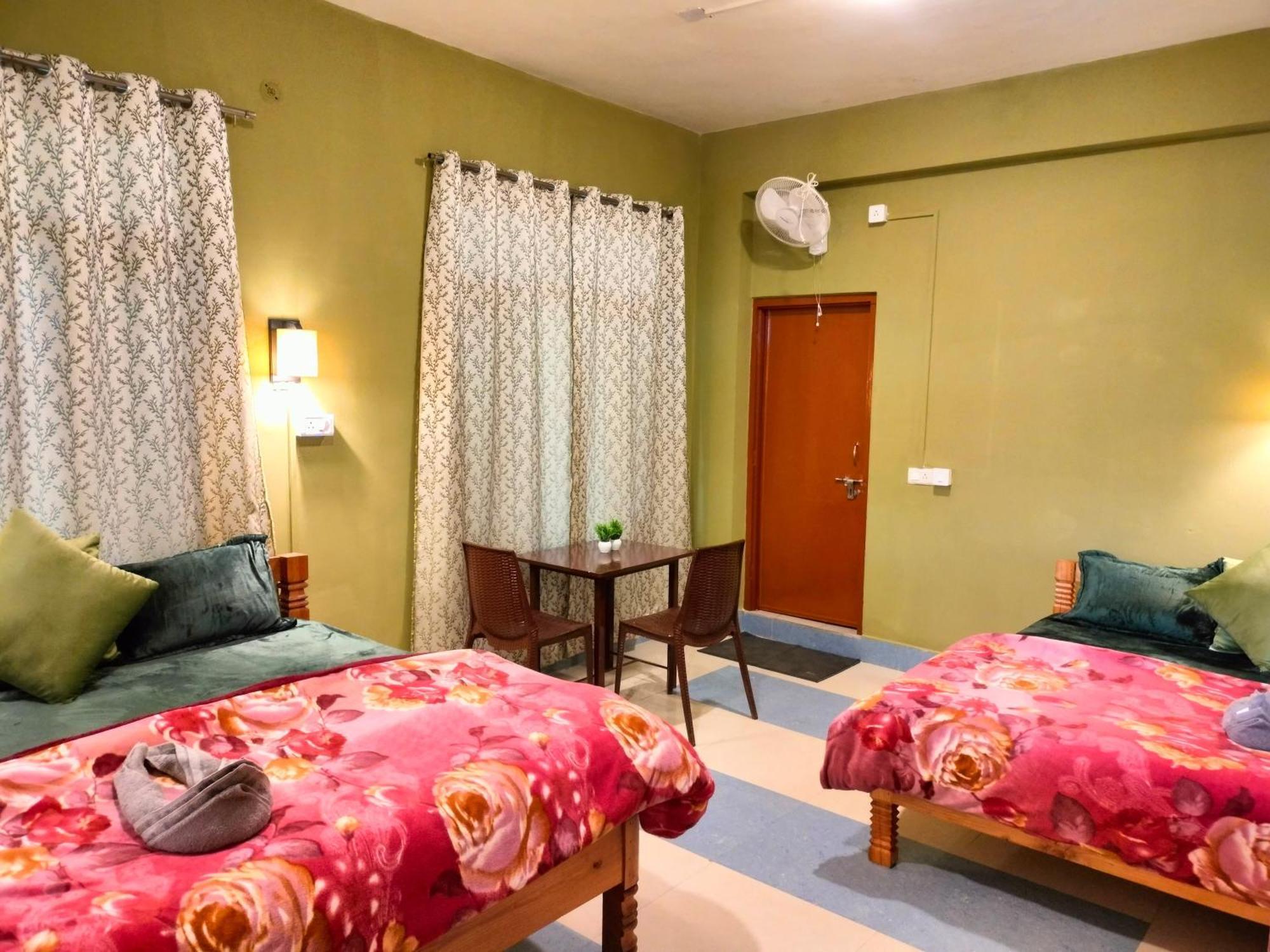 Hotel The Alpine Vista Almora Esterno foto