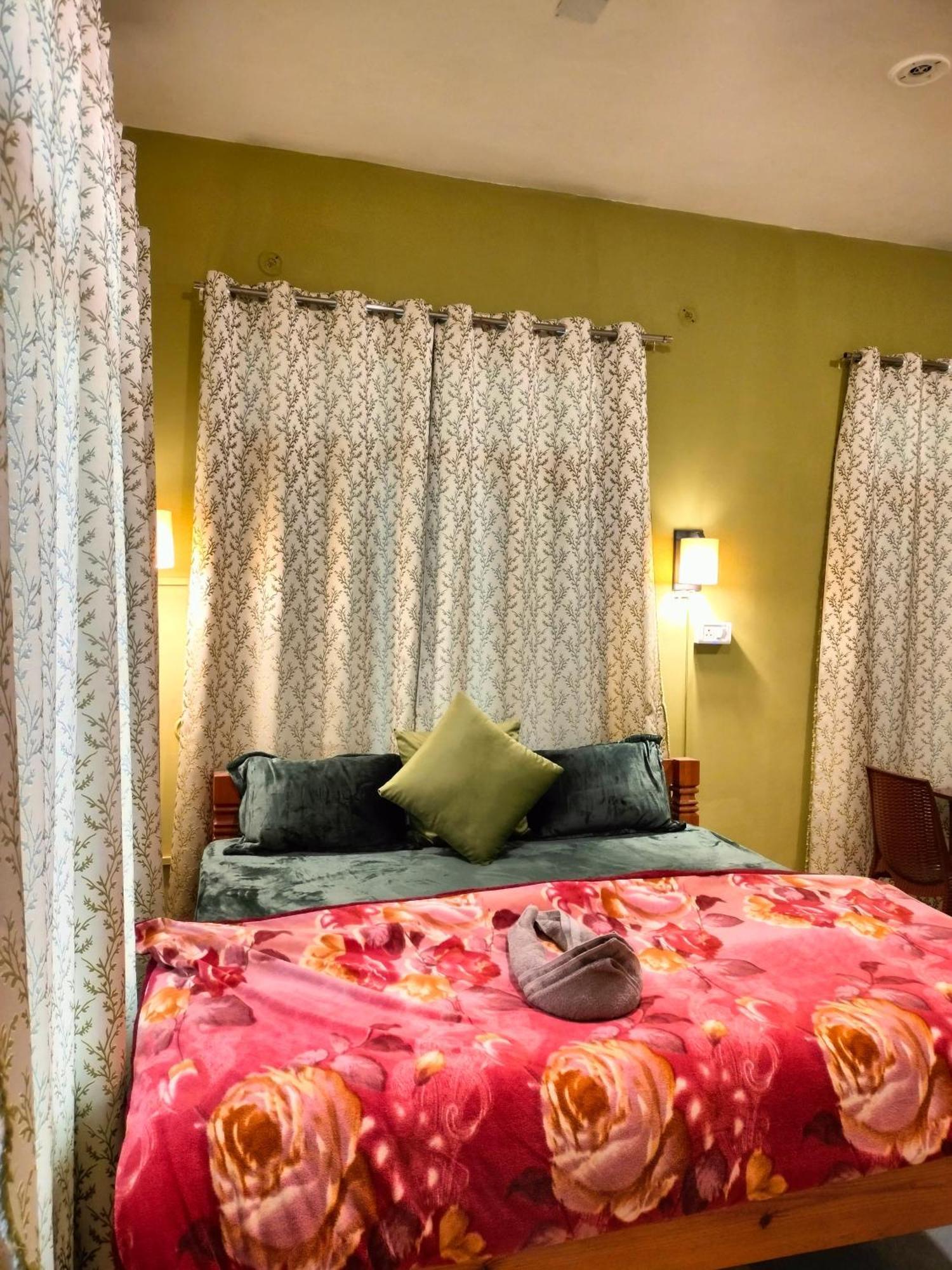 Hotel The Alpine Vista Almora Esterno foto