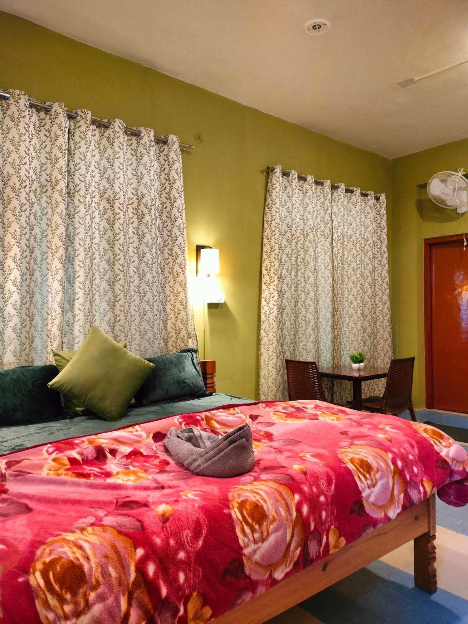 Hotel The Alpine Vista Almora Esterno foto